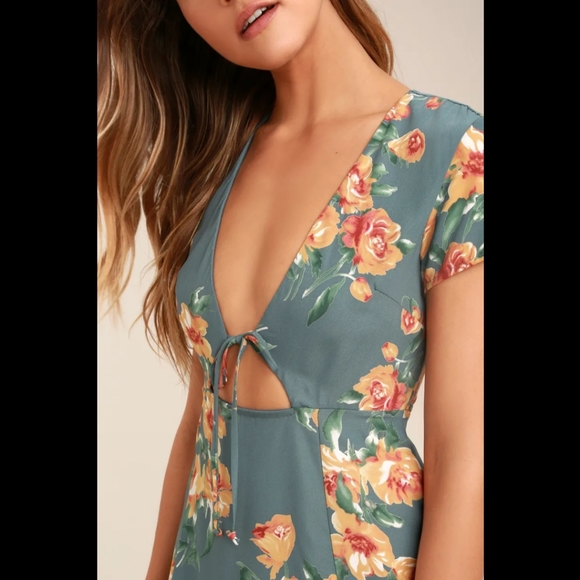 Low cut midi dress - Picture 2 of 4